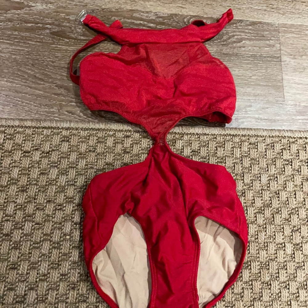 YM red leotard